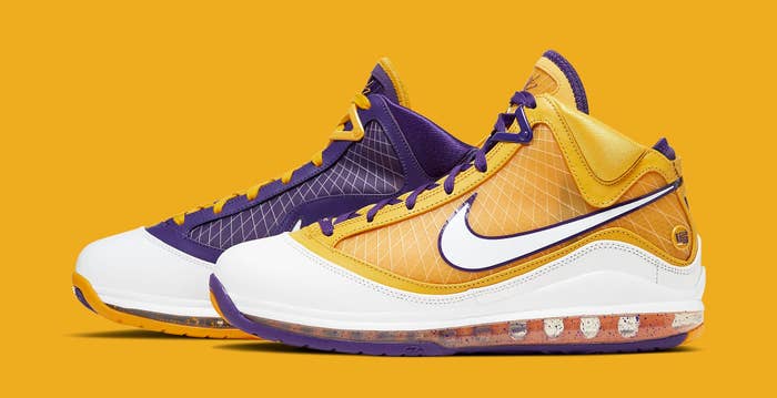Official Look at the 'Lakers' LeBron 7