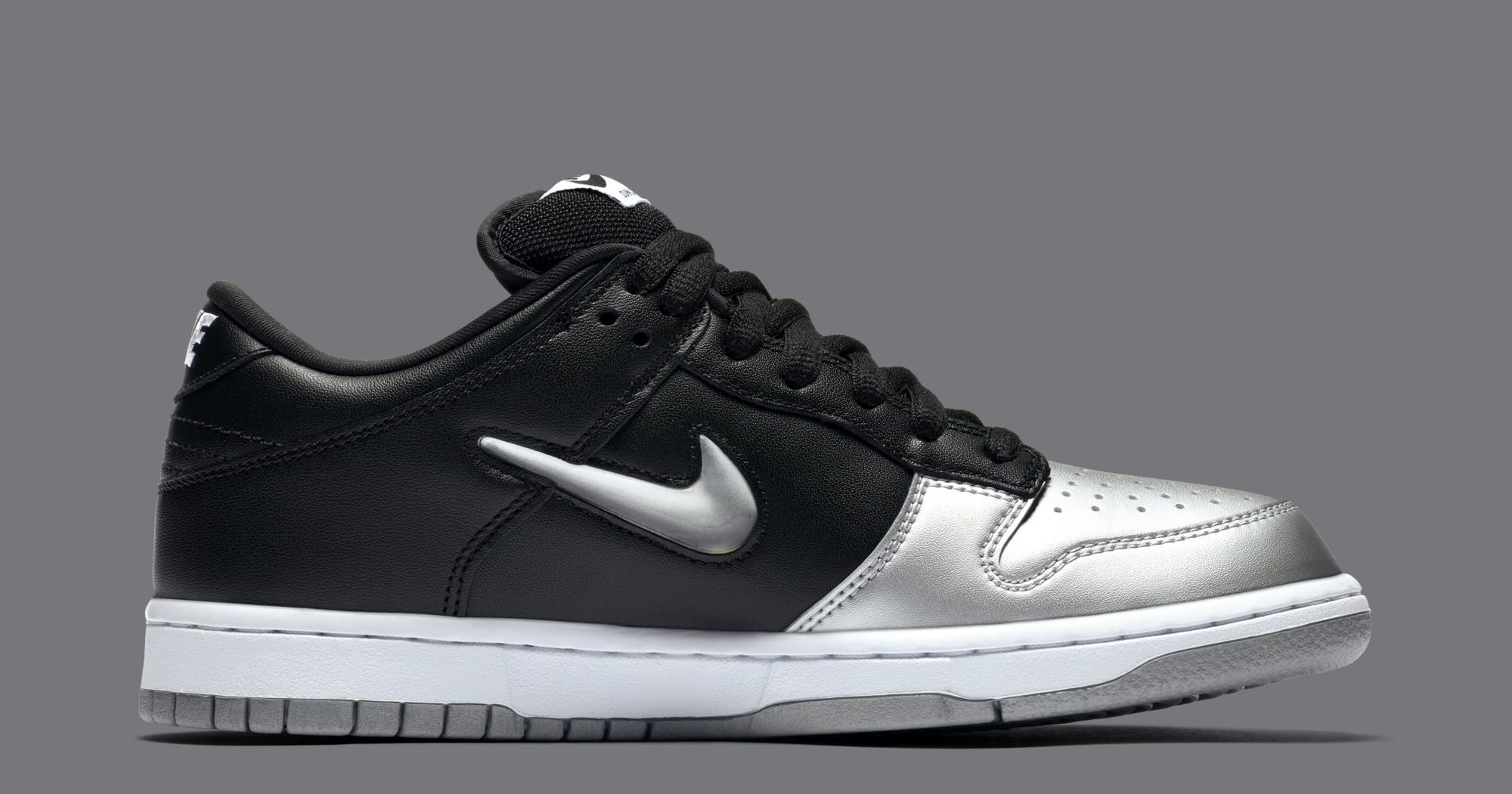 Supreme x Nike SB Dunk Low &#x27;Metallic Silver/Metallic Silver/Black&#x27; CK3480-001 (Medial)