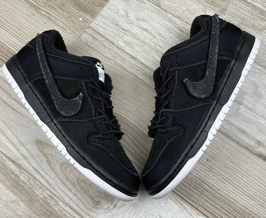 Nike sb dunk triple on sale black