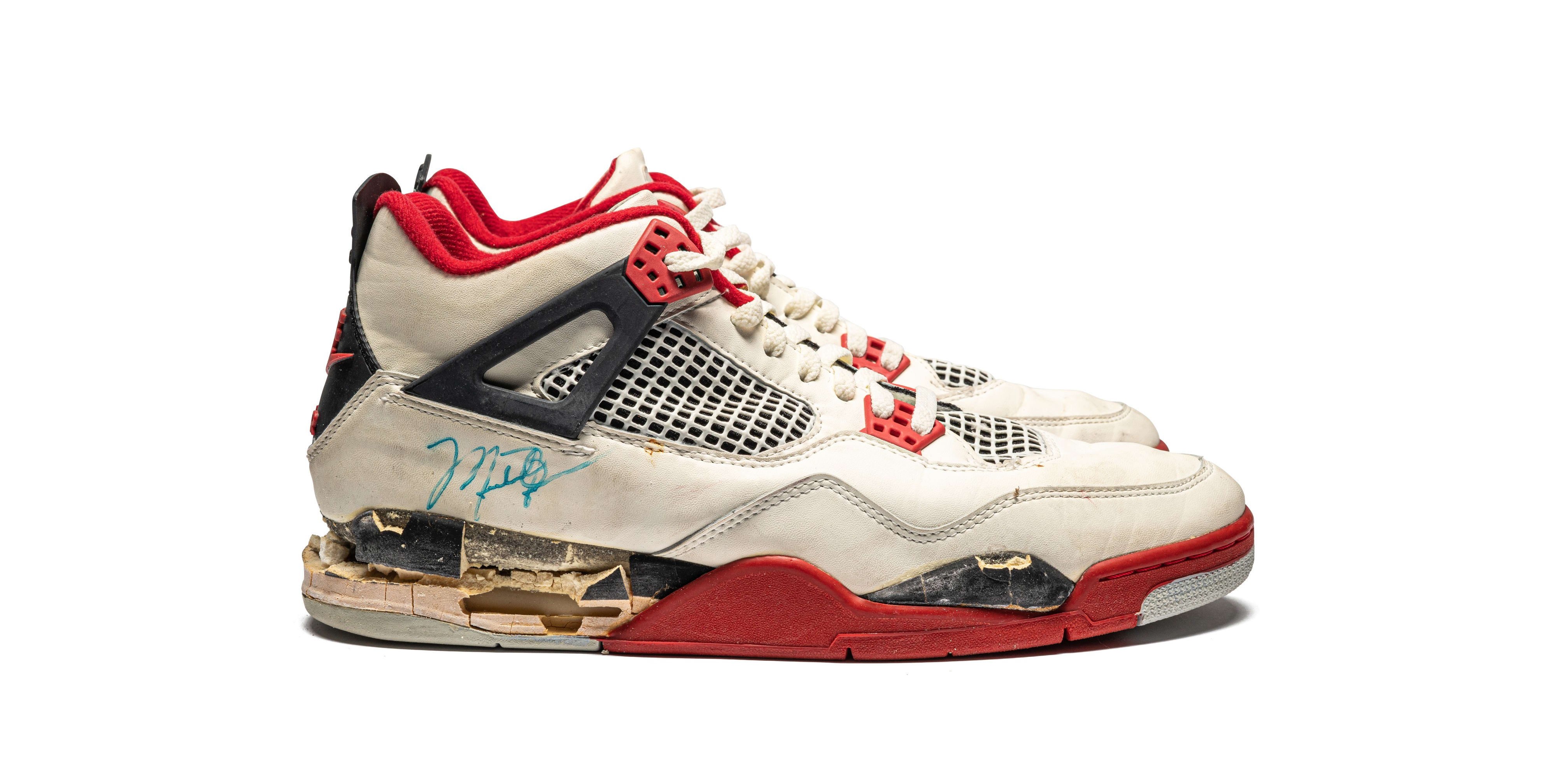 Air Jordan 4 &#x27;Fire Red&#x27; 1989 Lateral