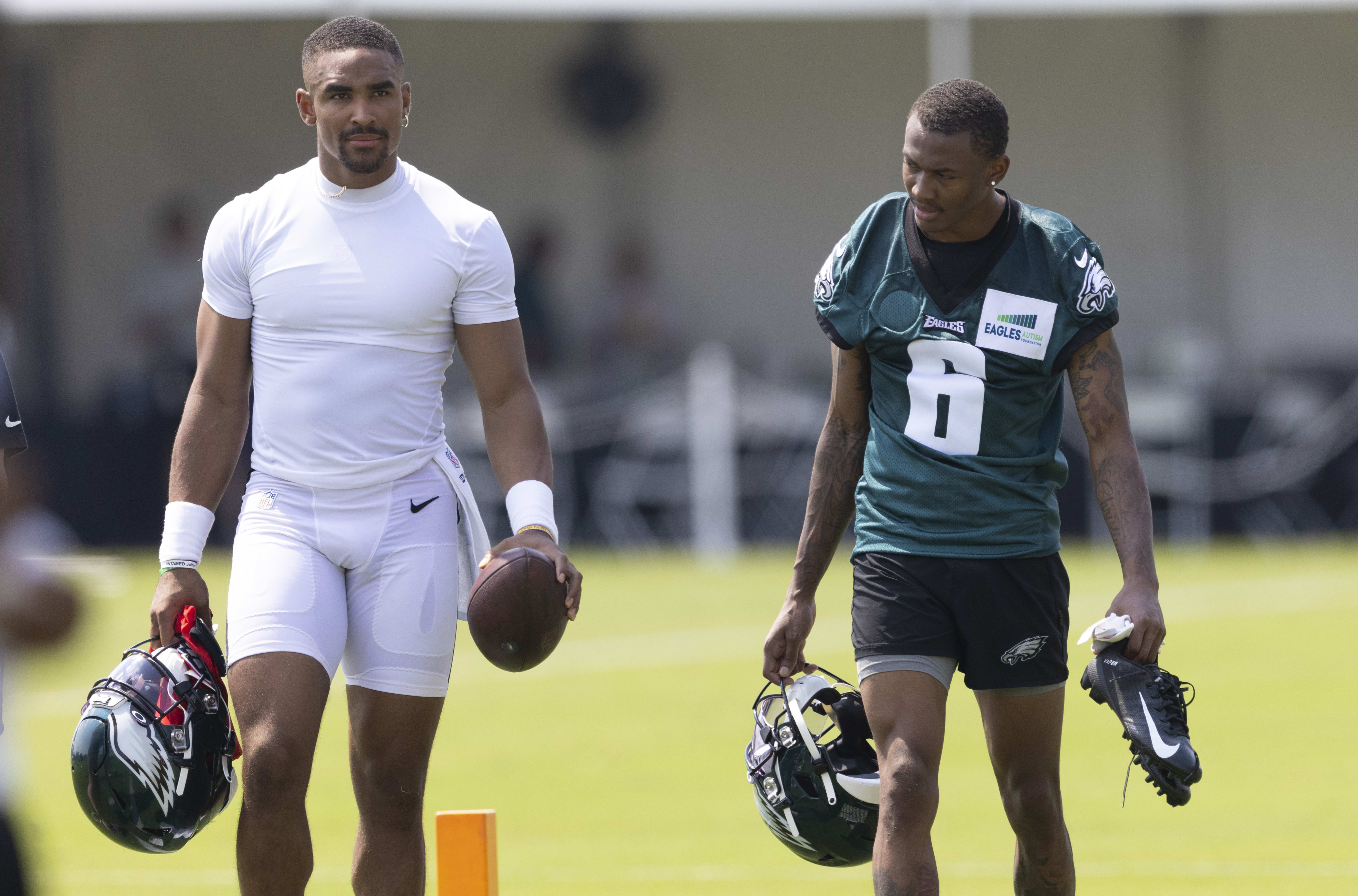 NEW EAGLES QB JALEN HURTS ALREADY DYIN' FOR A CHEESESTEAK!