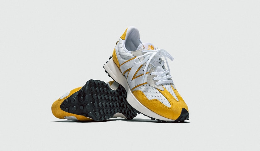 New Balance 327 sneakers in off white with yellow detail