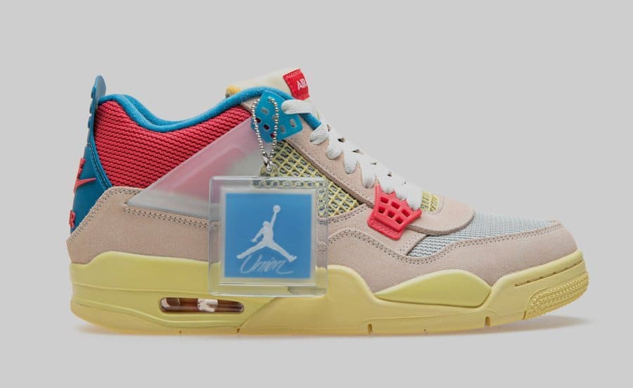 Union x Air Jordan 4 Retro &#x27;Guava Ice&#x27; DC9533-800 Lateral