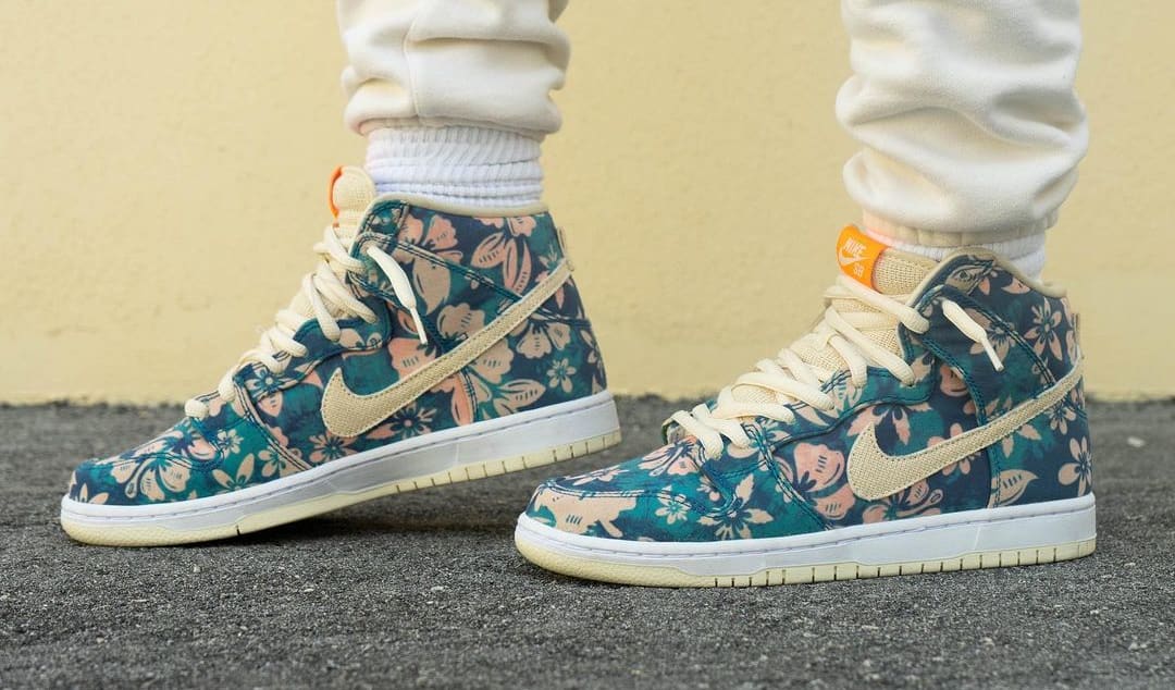 Nike SB Dunk High &#x27;Hawaii&#x27; Sail/Blue/Green Aqua CZ2232-300 (Pair On-Foot)