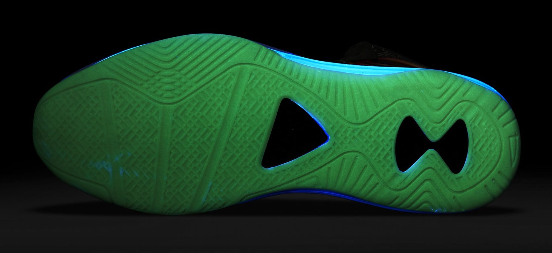 Nike LeBron 8 &#x27;Space Jam&#x27; DB1732-001 Glow-in-the-Dark Outsole
