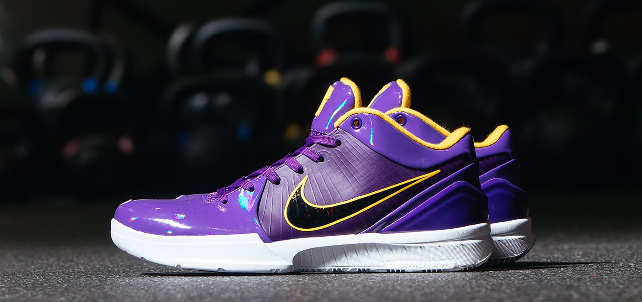 Undefeated x Nike Kobe 4 Protro &#x27;Court Purple&#x27; (Lateral)