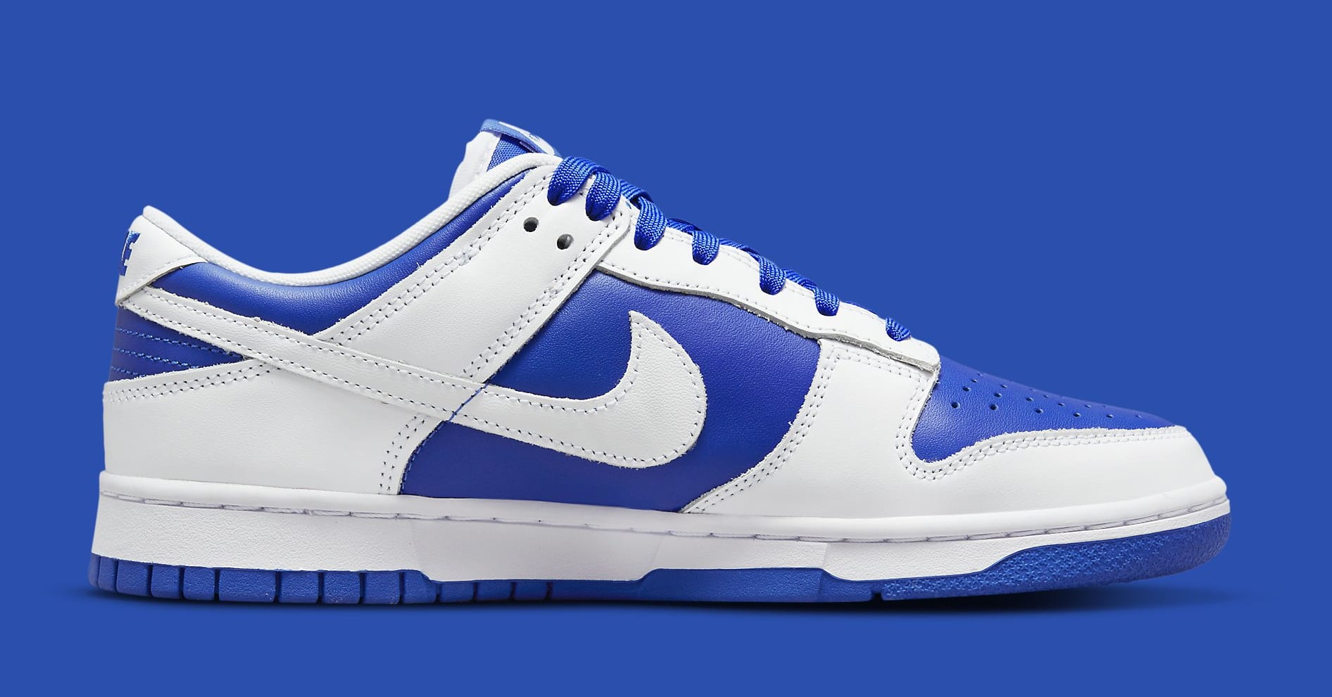 Best Look Yet at the 'Reverse Kentucky' Nike Dunks | Complex