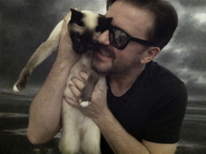 20 Adorable TwitPics That Prove Ricky Gervais Is A Cat Lady