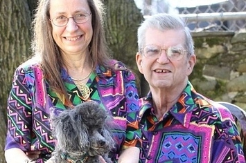 Este adorável casal tem combinado suas roupas por 35 anos