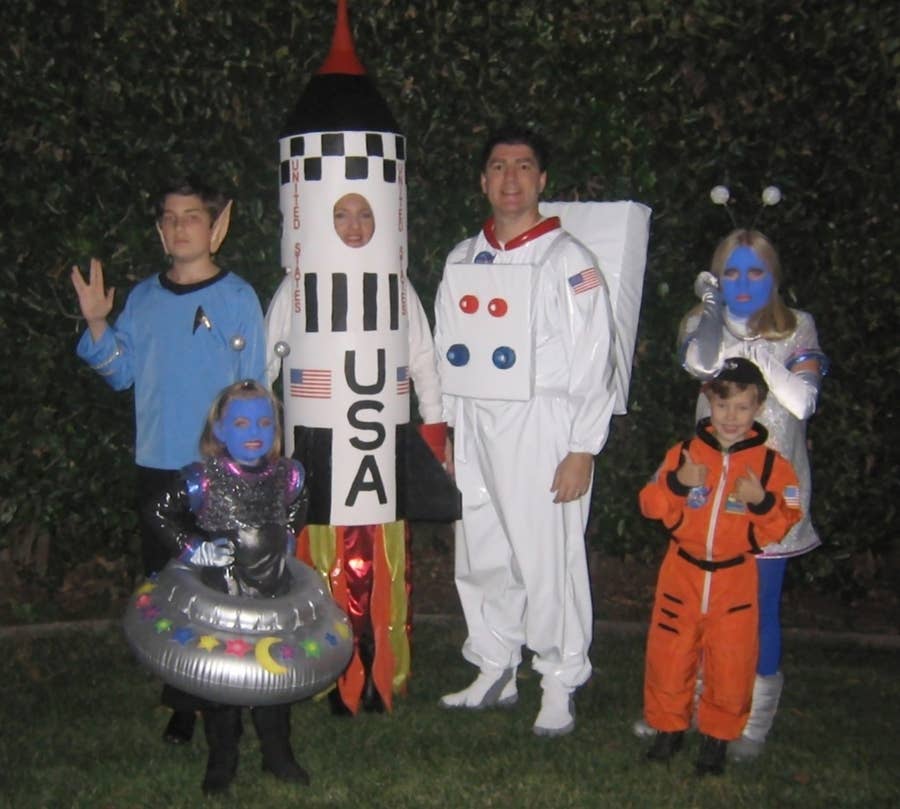 32 Family Halloween Costumes That Will Make You Want To Have Kids
