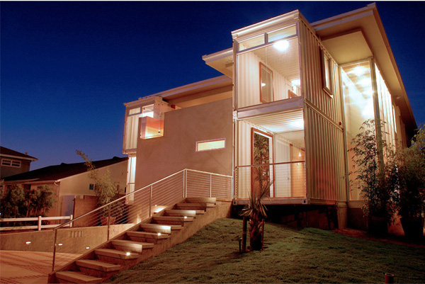 This bright and modern Redondo Beach home...