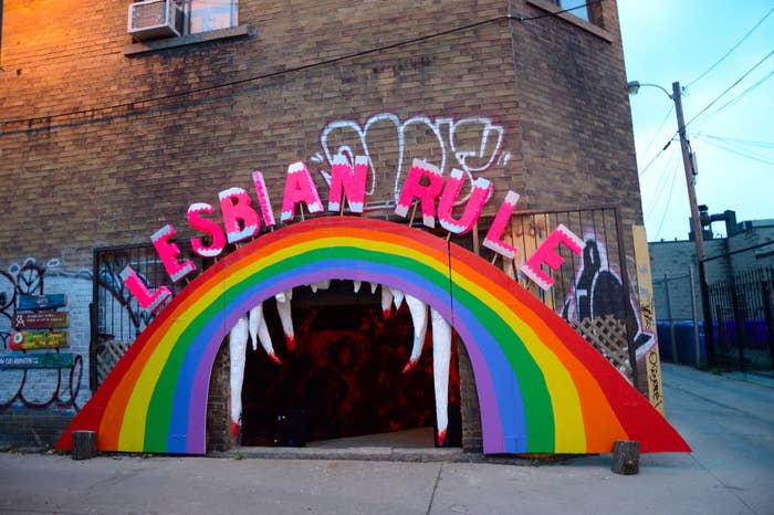 Qora porno guruh jinsiy aloqa onlayn Yalangoch sahnada yurish fotosurati