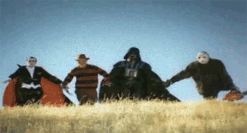 Nada como Drácula, Freddy, Lord Vader e Jason juntos. E saltitantes.