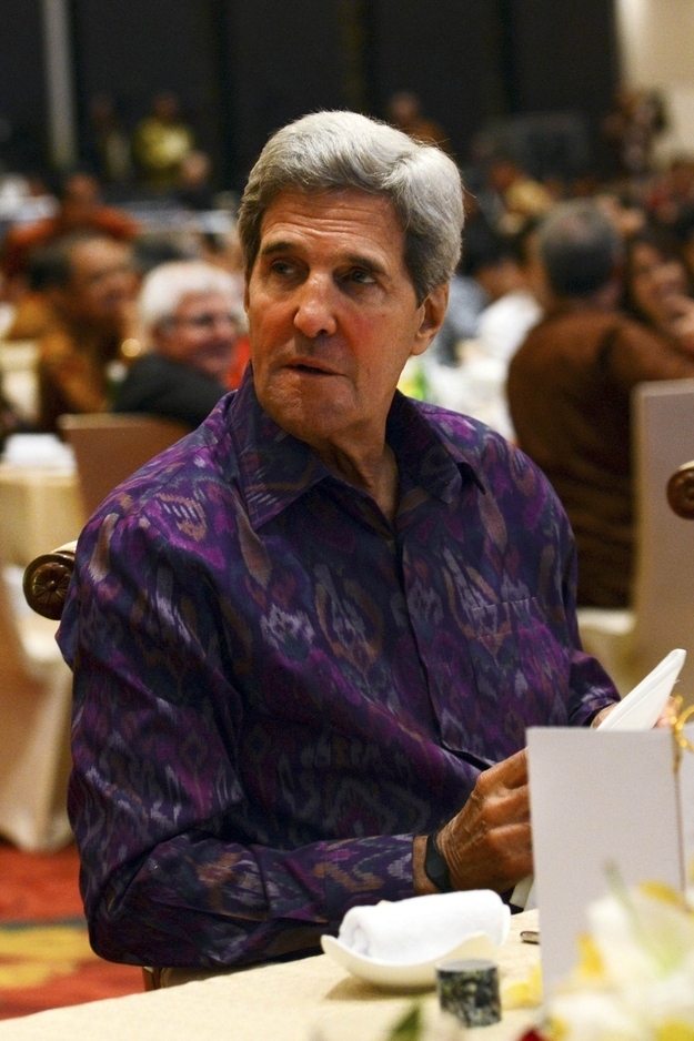 Five Photos Of John Kerry Wearing An Amazing Outfit In Bali