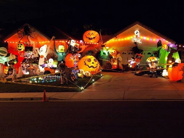 Decorated Halloween Houses Near Me Room Pictures & All