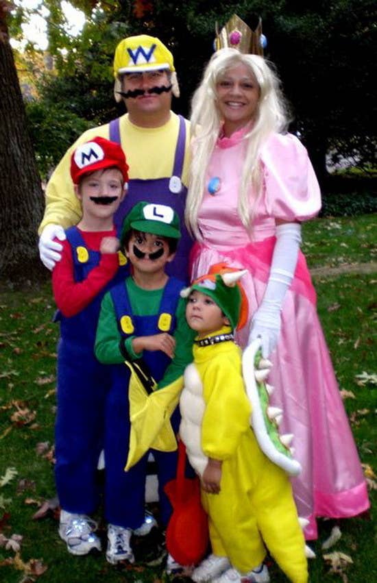 32 Family Halloween Costumes That Will Make You Want To Have Kids