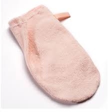 This cloth mitten removes ALL traces of makeup with JUST WATER. That's right. No need for cleanser! Available for $15 from Jane Iredale.