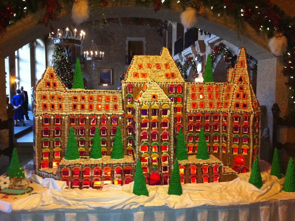 29 Famous Buildings Reimagined As Gingerbread Houses