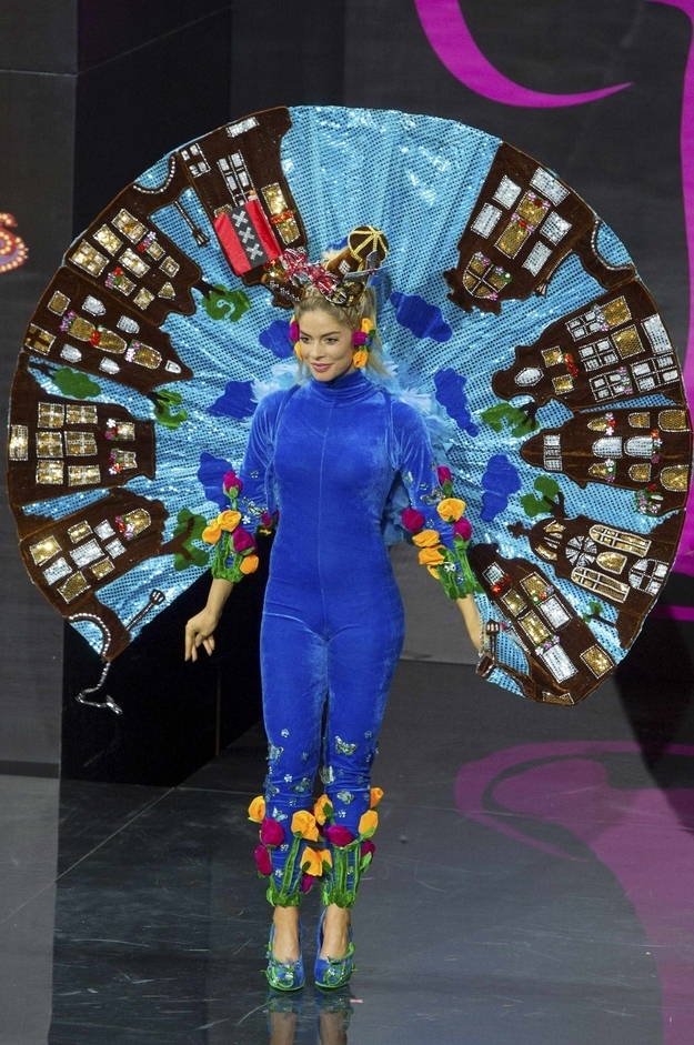 Miss Usa Wore A Transformers Costume In The Miss Universe Pageant And It Wasn T Even The Most Ridiculous Outfit