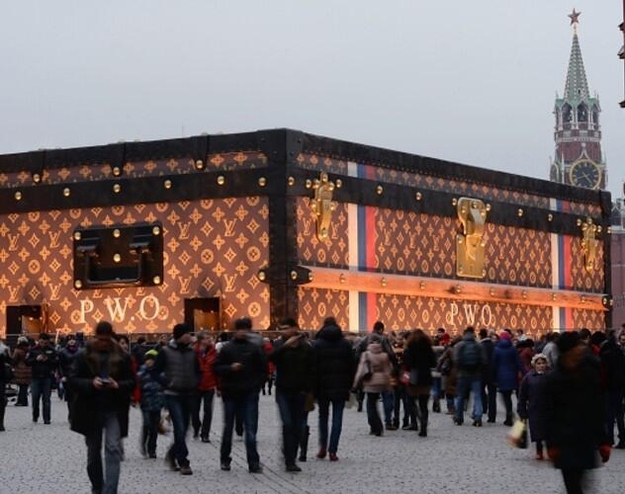 Russians not amused by giant Louis Vuitton suitcase in Moscow's Red Square