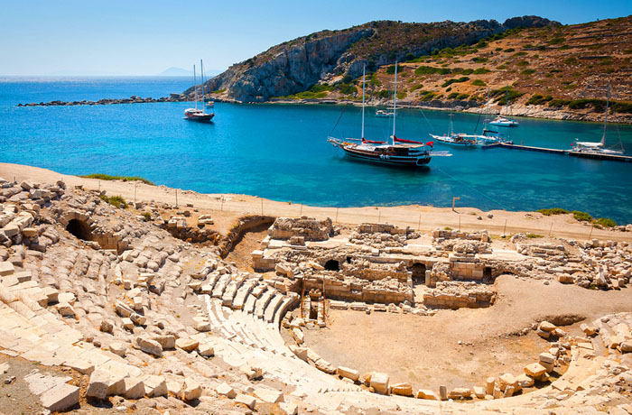 Datça is centered midway through the peninsula of the same name. It is a prized location for tourists, especially those traveling by sea, because of its coves and bays, which are popular ports of call for those participating in the celebrated Blue Cruise along the southwestern coast of Turkey. The ancient city of Knidos is located on the western tip of the peninsula.