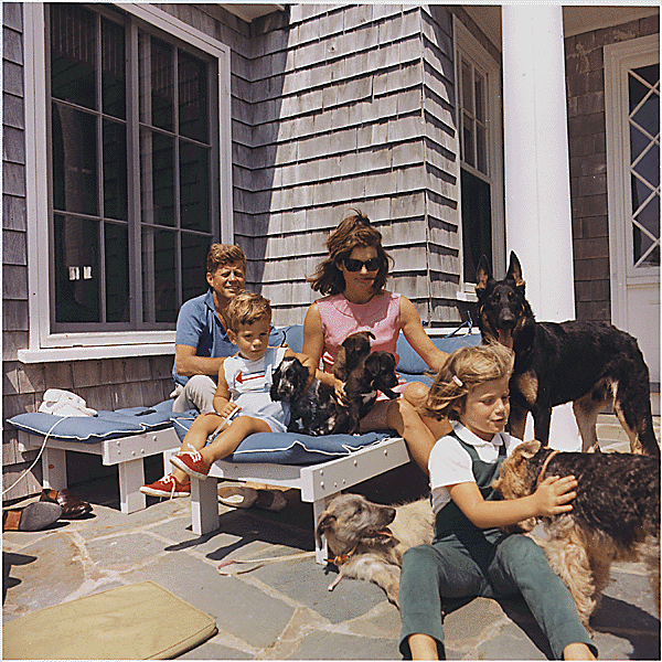 PRESIDENT JOHN F. KENNEDY WITH CAROLINE ON THE HONEY FITZ 8X10 PHOTO  (BB-373) - La Paz County Sheriff's Office Dedicated to Service