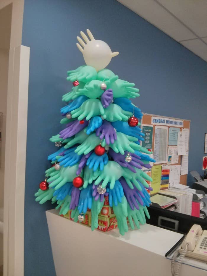19 Totally Amusing Christmas Decorations