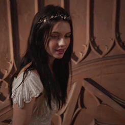 As you can see, she is flawless and constantly has amazing headpieces.