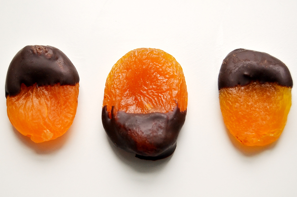 How To Make Chocolate-Dipped Apricots