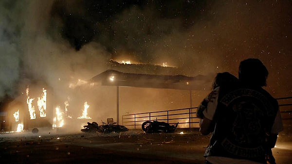 Kurt Sutter clearly has a bone to pick with the IRA because he makes them look like assholes. They bomb the clubhouse, knowing there will be a full table, as retaliation for the sons getting out of the gun trade. Jax barely gets Abel out on time.