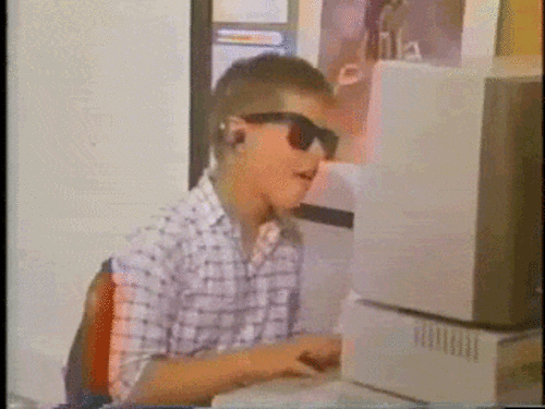 Facebook, RateMyTeachers.com, e até mesmo uma pesquisa superficial no Google trazem todos os tipos de informações constrangedoras, tipo fotos da pessoa usando biquínis ousados que um ex não tira do site.