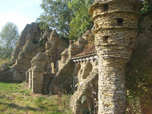 Also known as The Hobbit House, this bizarre but beautiful barn was created by Colin Stokes during the ‘90s. The maverick farmer built the elaborate structure for his sheep, because as everyone knows, the secret to a happy flock is stained glass, turrets and dovecotes.