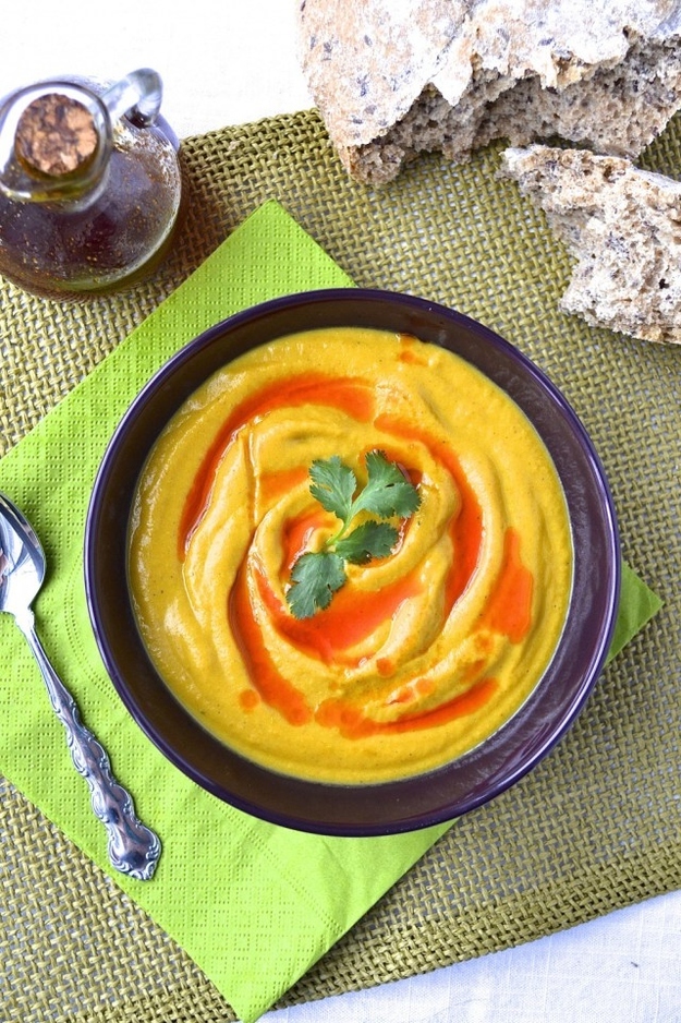 Recipe: Roasted Cauliflower & Coconut Milk Soup with Spicy Oil (scroll down for the recipe in English)