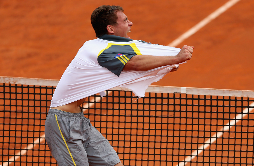 If tennis doesn't work out he will always have a job as Hulk's body double