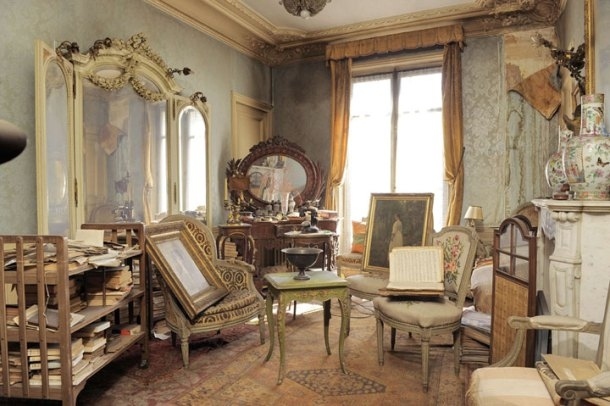 A drawing up an inventory of Madame de Florian possessions after her passing homed in on the flat near the Trinité church in Paris between the Pigalle red light district and Opera.