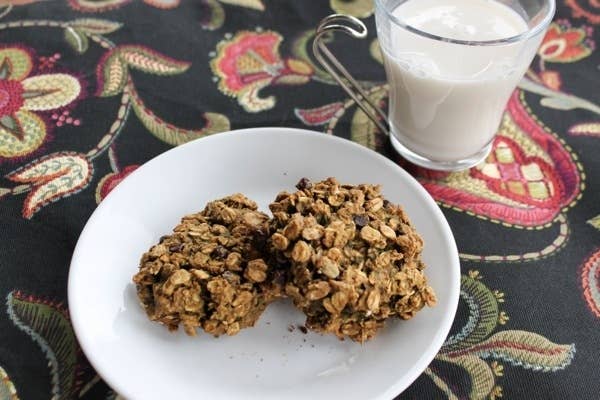 Healthy oatmeal cookies, with plenty of nut butter added to keep you full until lunch. Recipe here.