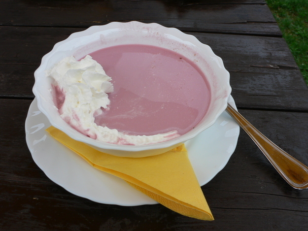 Meggyleves (sour cherry soup)