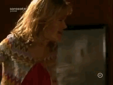 Como esta escena de Abrázame muy fuerte entre María del Carmen (Aracely Arambula) y Deborah (Nailea Norvind).