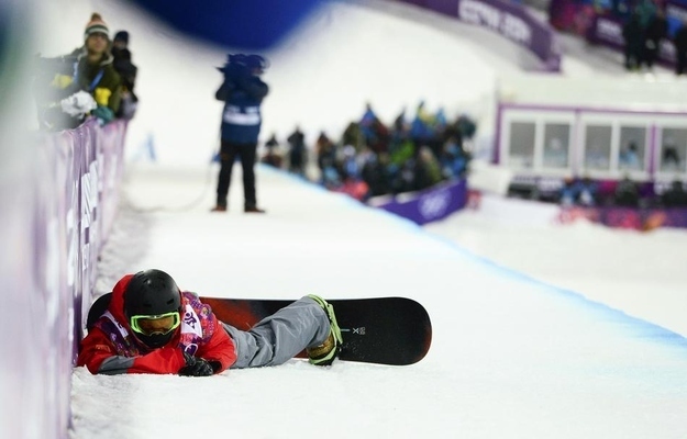 China's Shi Wancheng lies on the snow after crashing during the men's snowboard halfpipe semi-final.