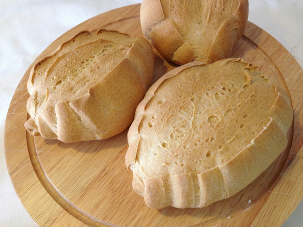 Like a strange hybrid between French Brioche and San Francisco Sourdough, this fermented bread dough yields a dense, high-protein loaf that is a staple with any Italian meal. Just don't confuse it for a rustic loaf if you know what's good for you...