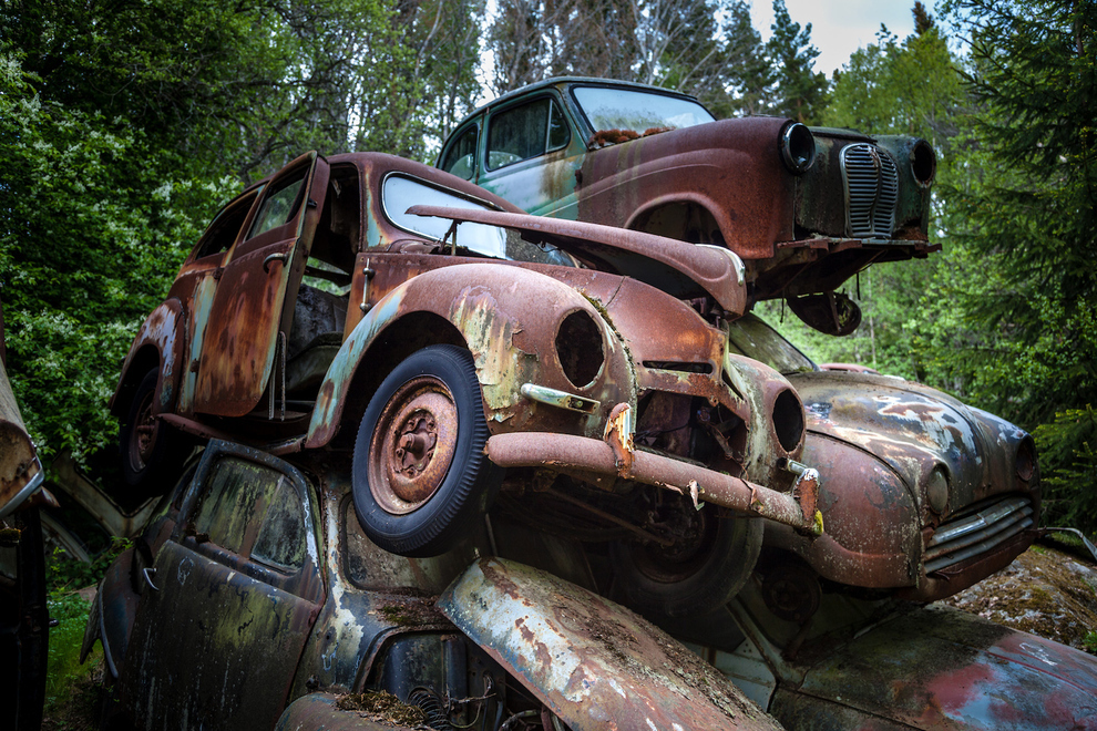 15 Eerie Pictures Of A Classic Car Graveyard In Sweden