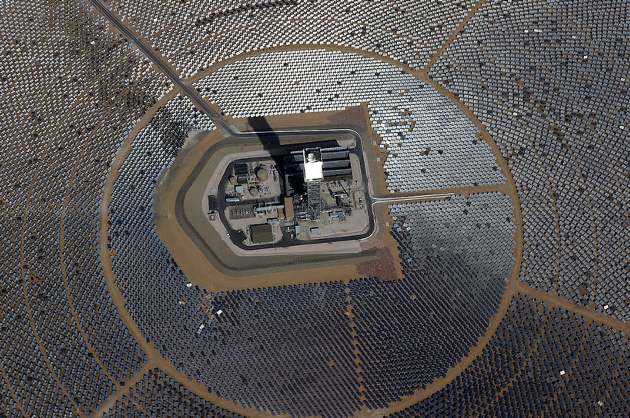 The World’s Largest Solar Power Plant Looks Absolutely Majestic