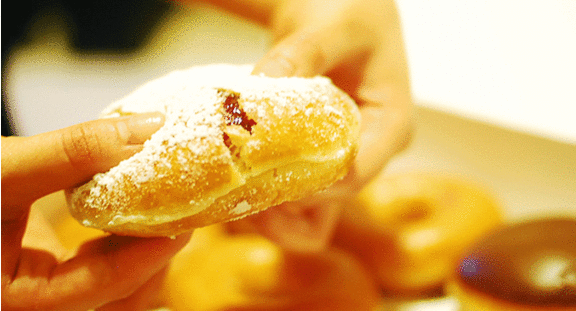 For example, you definitely can't go wrong with Winchell's.