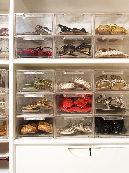Use caixas de sapato transparentes para guardar seus preciosos cal&ccedil;ados.