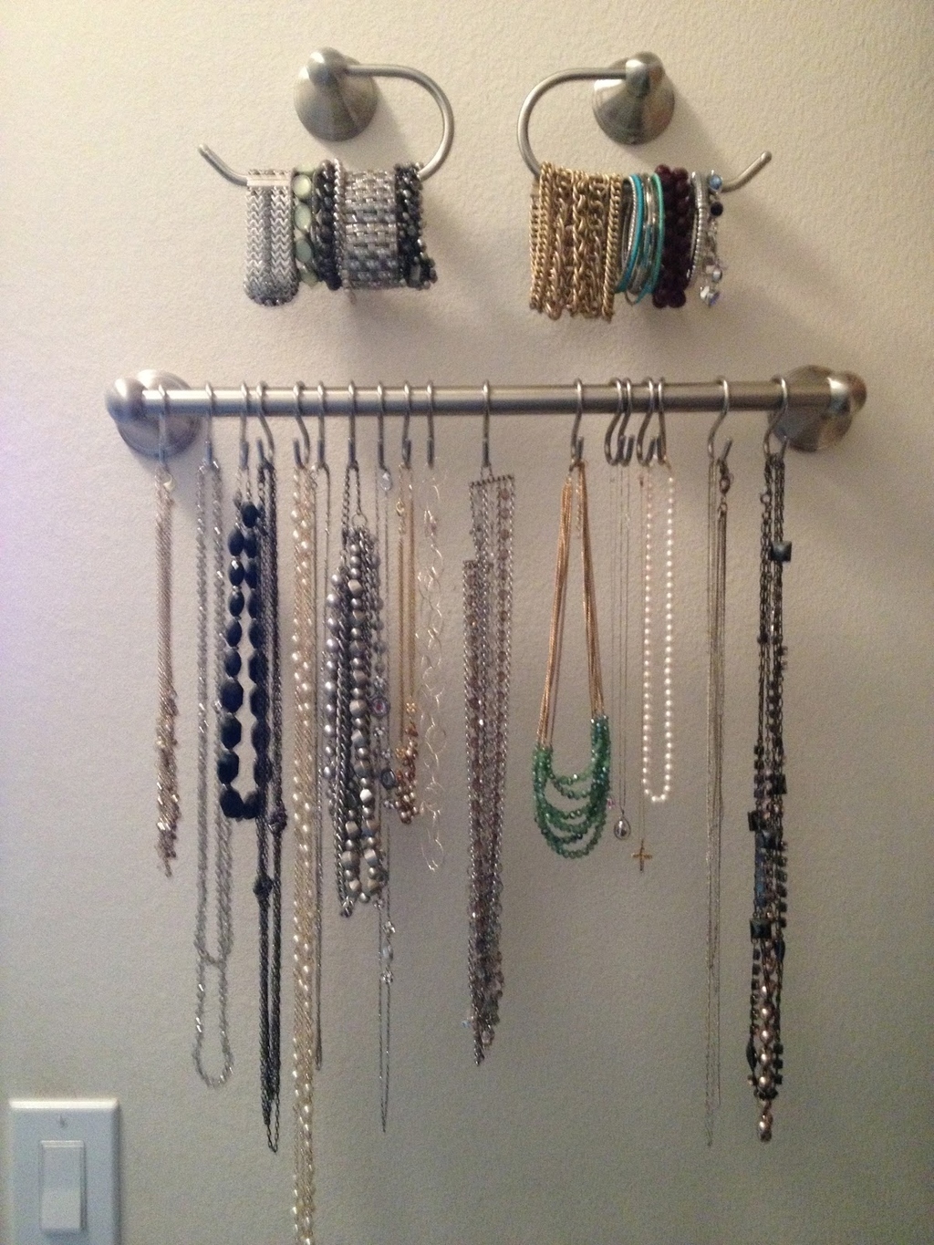 Colgador de cinturones!  Organization bedroom, Hanger diy, Hanger