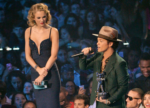 Here Is A Very Important Reminder Of How Short Bruno Mars ...