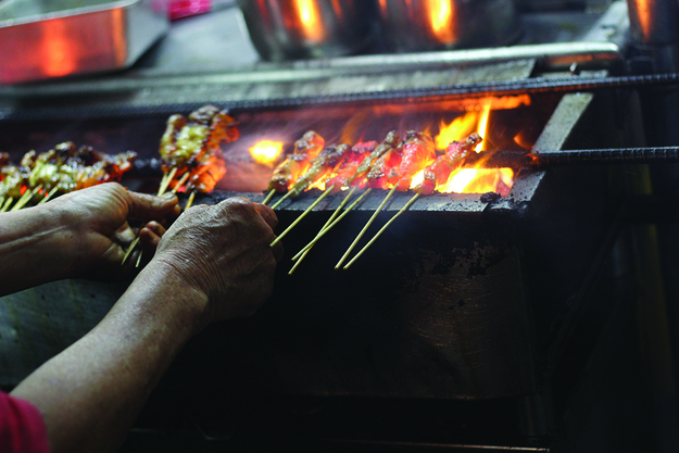 Batu Maung Satay (Grilled Meat on Skewers)