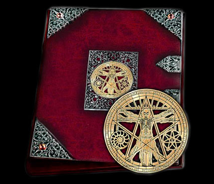 This ornate ringbinder is so stunning, it would make even the most mundane notes enclosed seem mysterious and exciting! I would love to have this on my office desk. £119.00