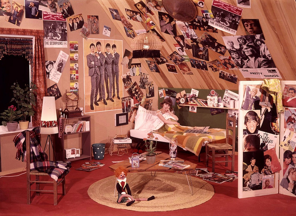 The 9 Most Important Things Every Teen Girl Needed In Her Bedroom In 1965