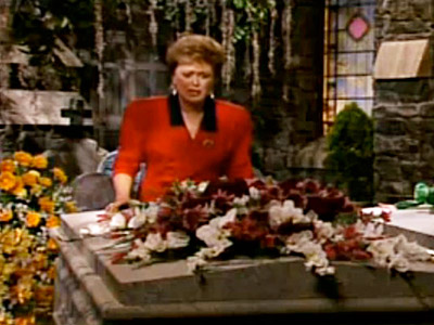 Believing him not ill, Blanche fails to visit Big Daddy on his deathbed, causing strain with her sister Virginia (Sheree North) when she goes to Atlanta for the funeral, accompanied by Dorothy. Sophia tries to earn some money by renting out the temporarily unoccupied rooms, but one of the boarders shatters Blanche's prized Citrus festival commemorative plate.